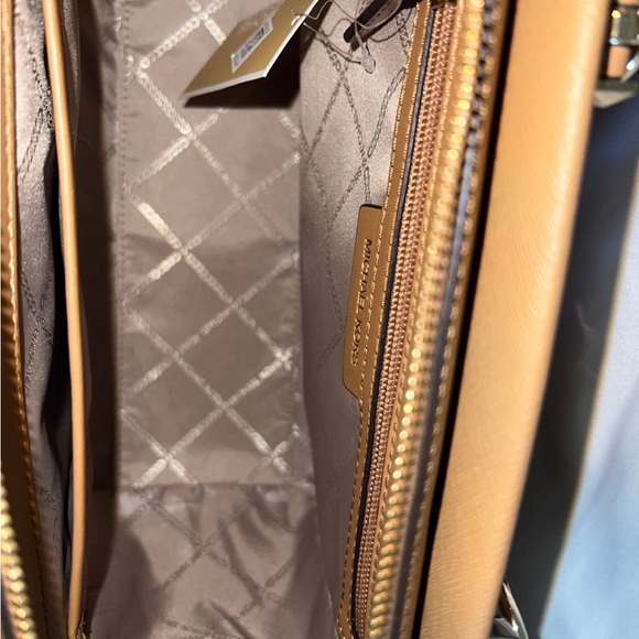 Michael Kors Marilyn medium bag color block pale peanut white - Picture 9 of 14